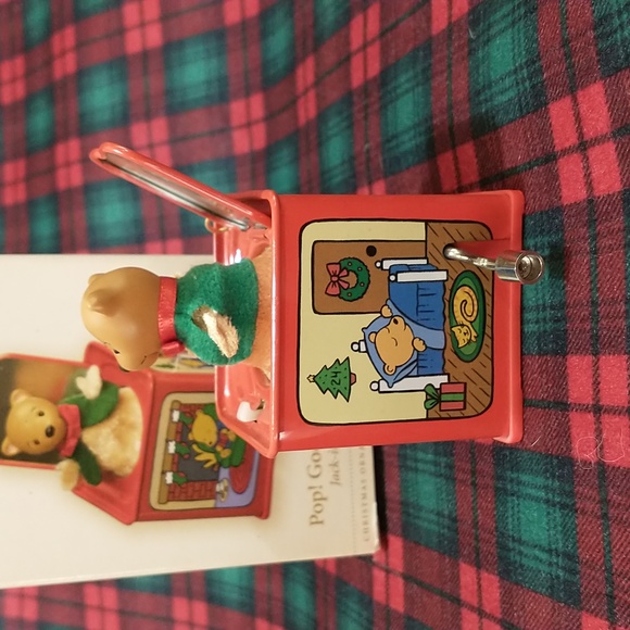 2006 Hallmark Keepsake Pop! Goes the Teddy Bear Ornament - Picture 5 of 6